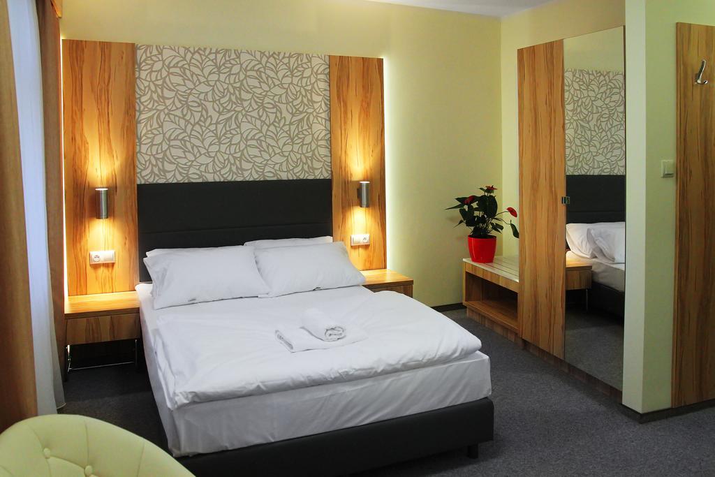 Hotel Przy Baszcie Legnica Zimmer foto